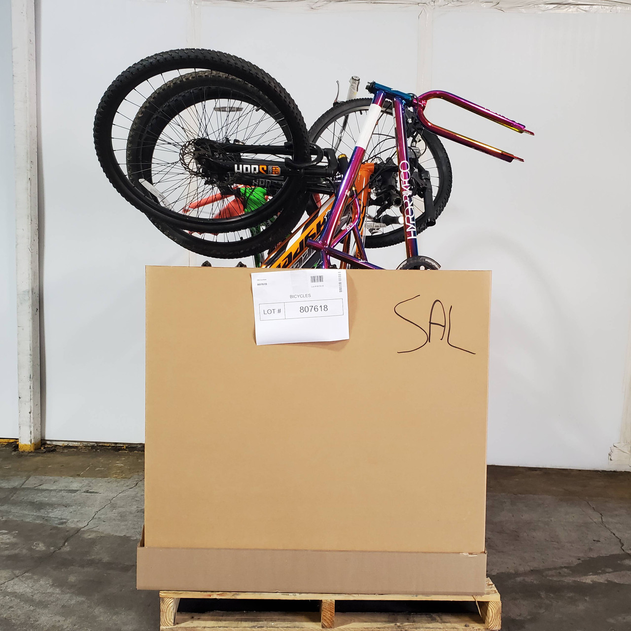 7 units of Bicycles - MSRP $2,246 - Salvage (Lot # 807618)