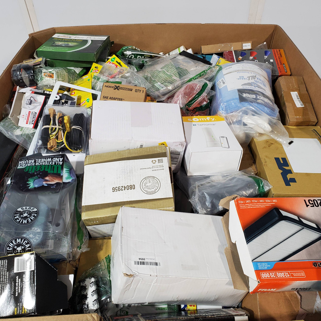 295 units of Car, RV & Accessories - MSRP $13,976 - Returns (Lot # 806914)