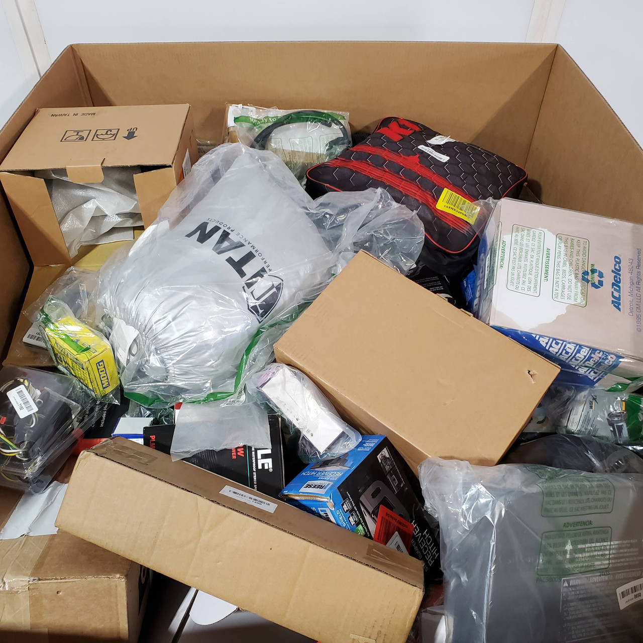 306 units of Car, RV & Accessories - MSRP $16,671 - Returns (Lot # 806953)