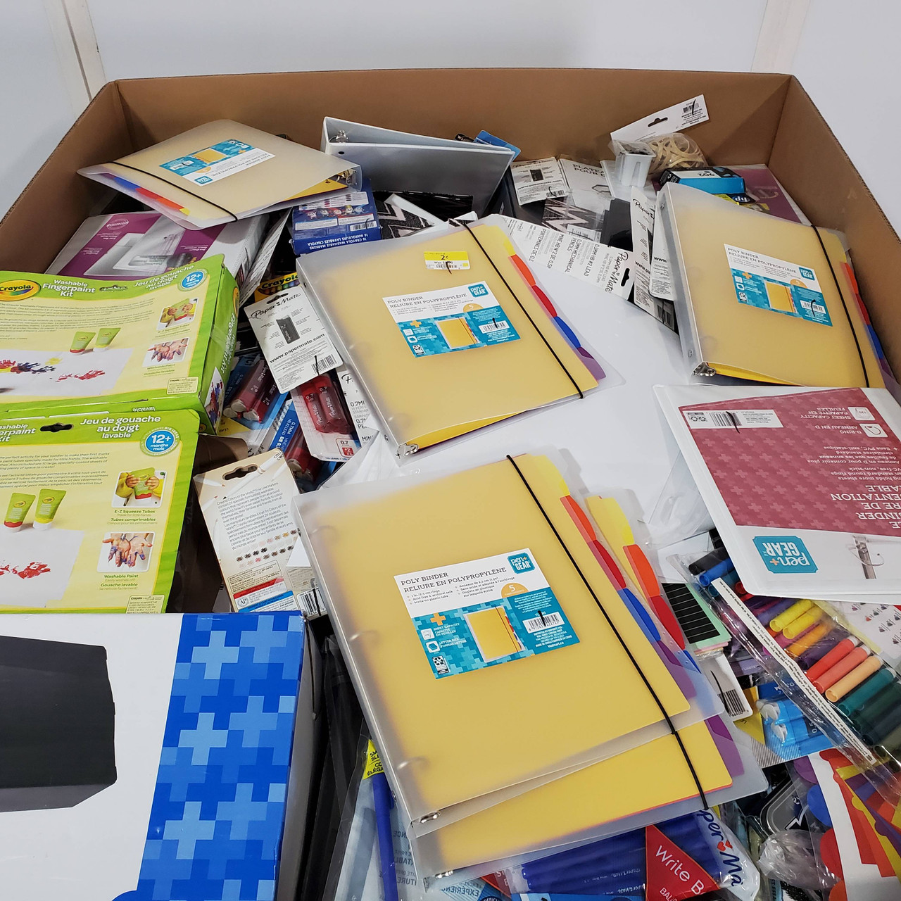 895 units of Office & School Supplies - MSRP $6,388 - Returns (Lot # 807823)