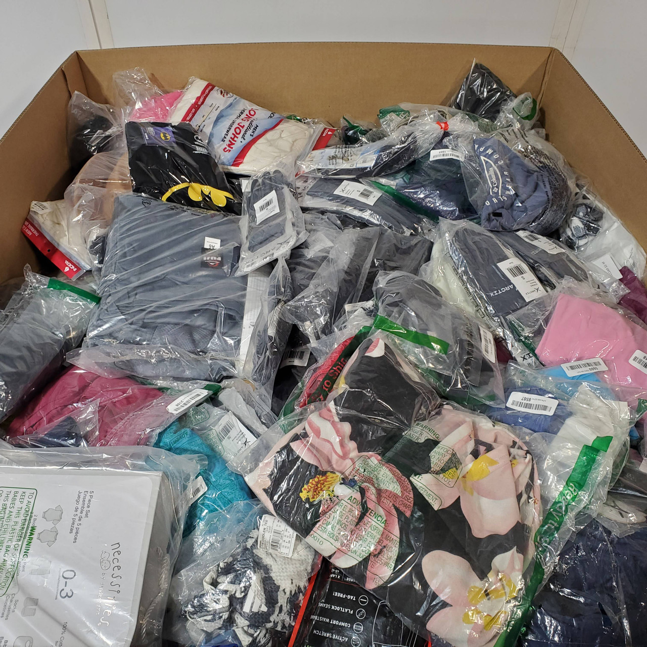 517 units of Clothing & Accessories MSRP 20,962 Returns (Lot