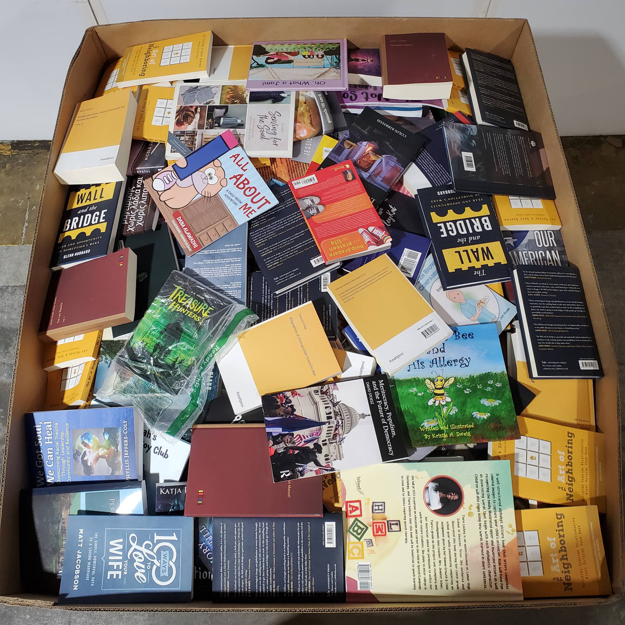 1185 units of Books - MSRP $24,380 - Like New (Lot # 821578)