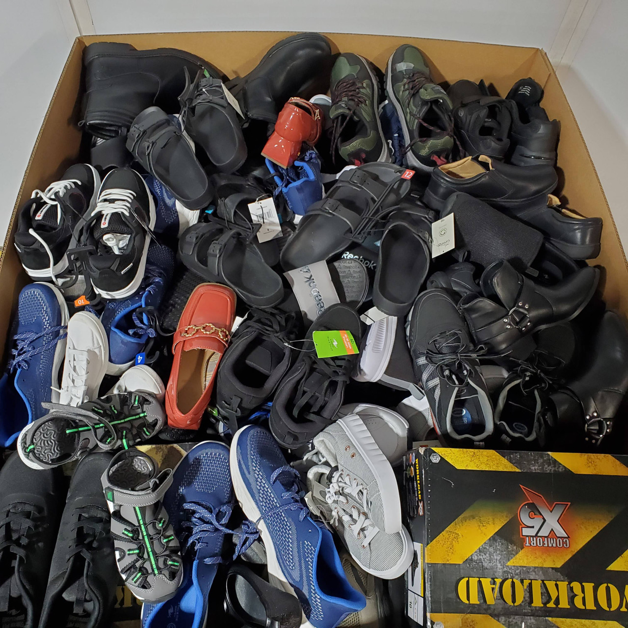 240 units of Shoes (pair) - MSRP $7,178 - Returns (Lot # 835421)