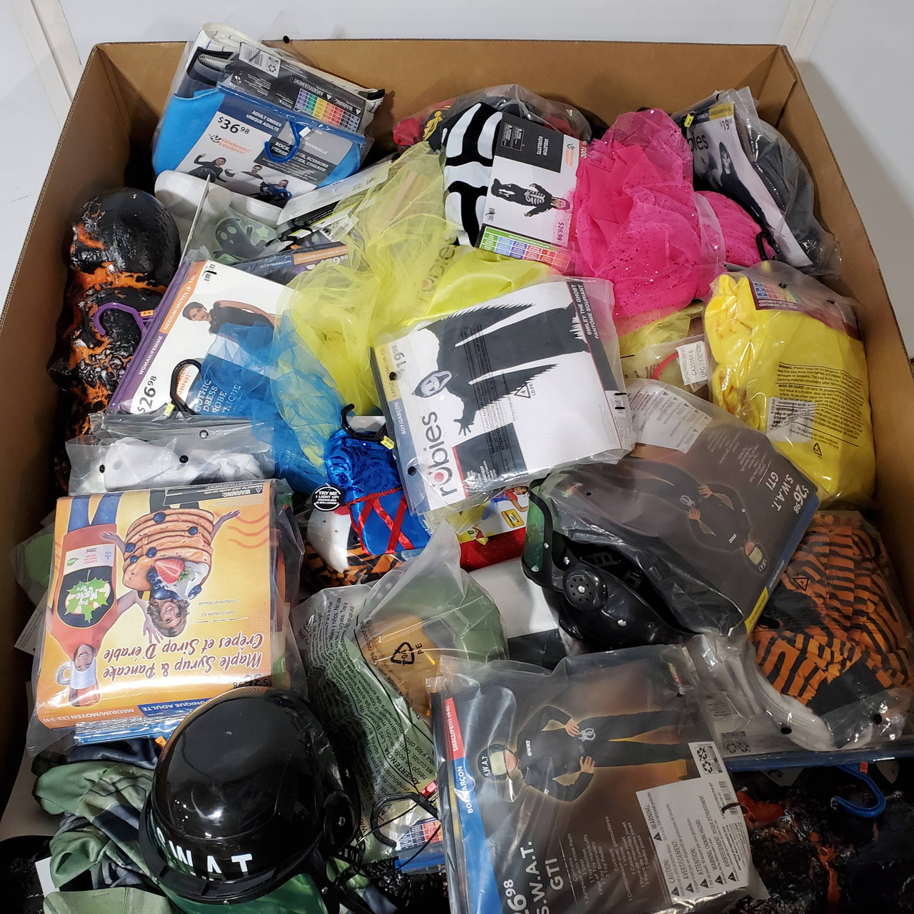 425 units of Halloween - MSRP $5,003 - Returns (Lot # 838736)