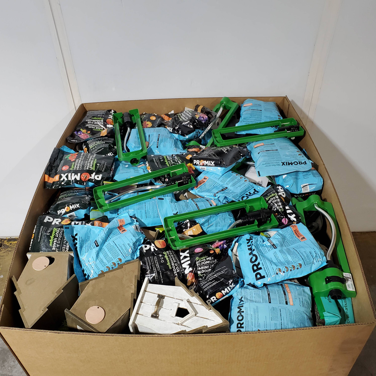 419 units of Garden & Accessories - MSRP $4,653 - Returns (Lot # 840846)