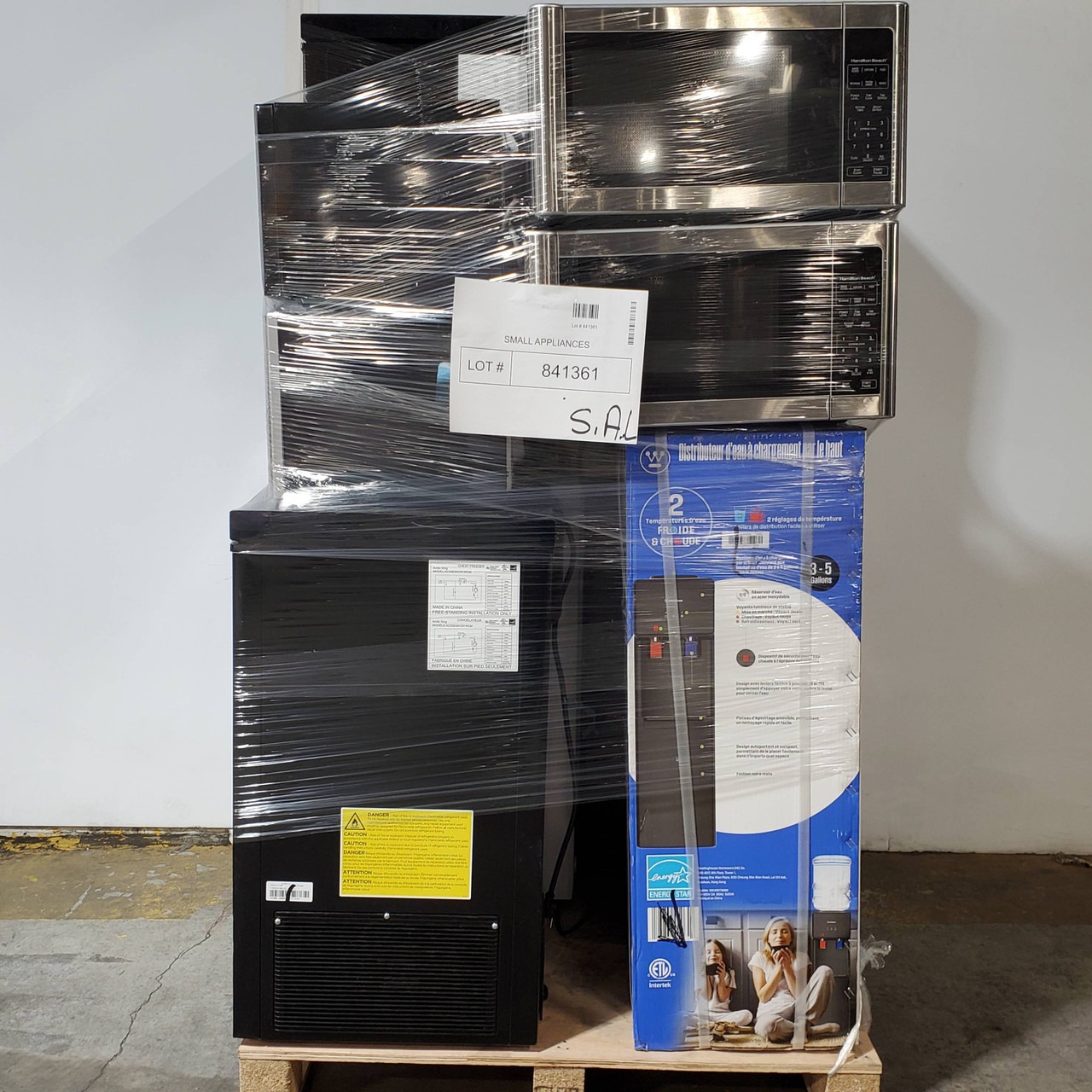 12 units of Small Appliances - MSRP $2,089 - Salvage (Lot # 841361)