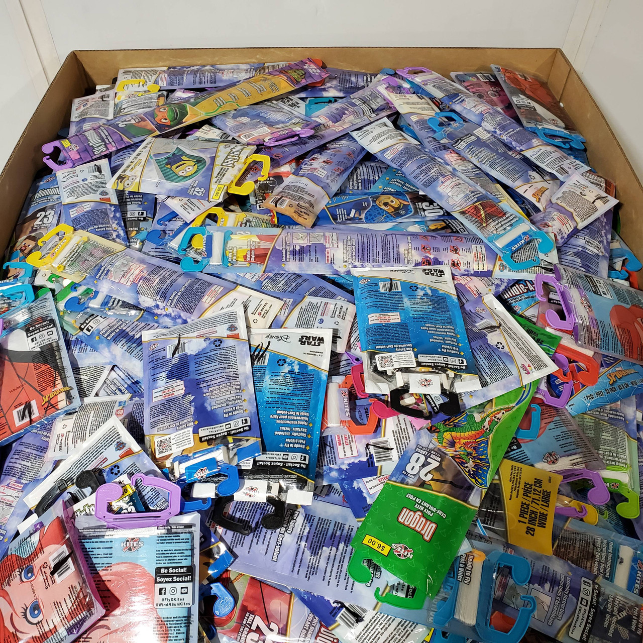 1685 units of Kites - MSRP $11,590 - Like New (Lot # 839513)