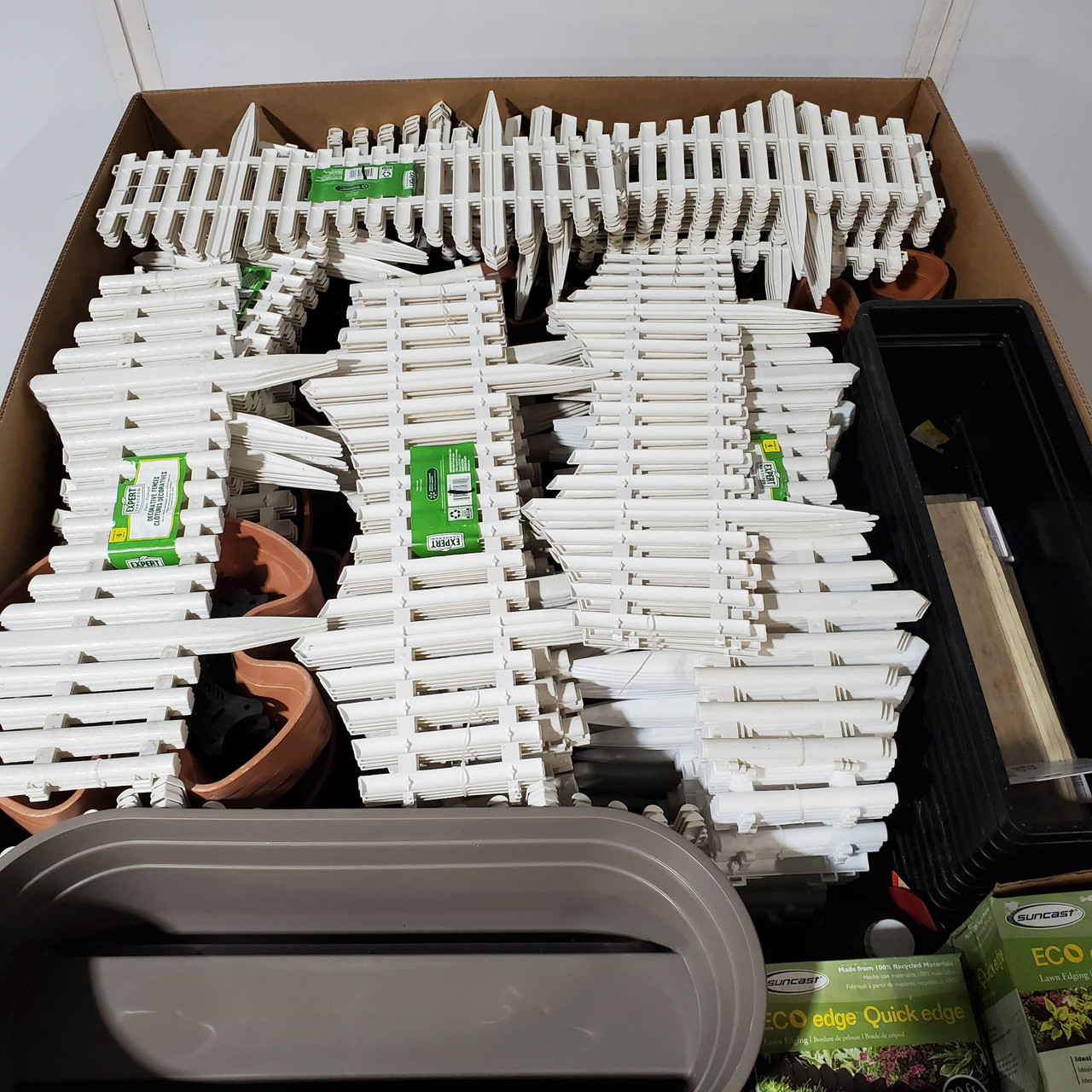 176 units of Garden & Accessories - MSRP $2,476 - Returns (Lot # 841845)