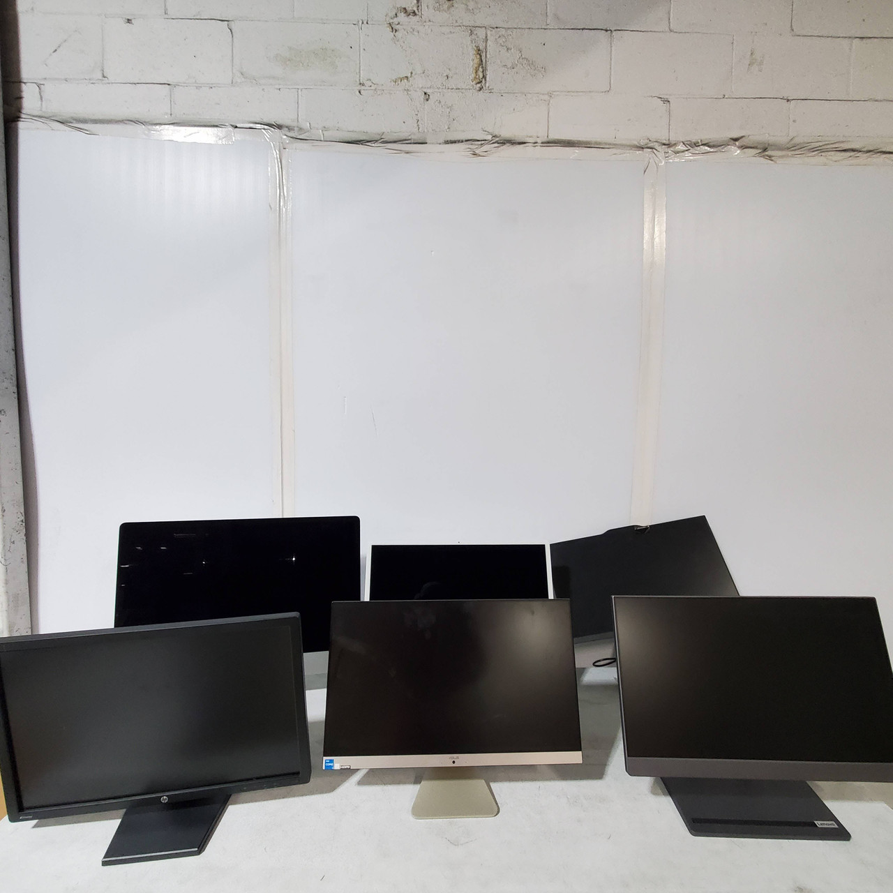 6 units of Desktops - MSRP $6,475 - Salvage (Lot # 845301)