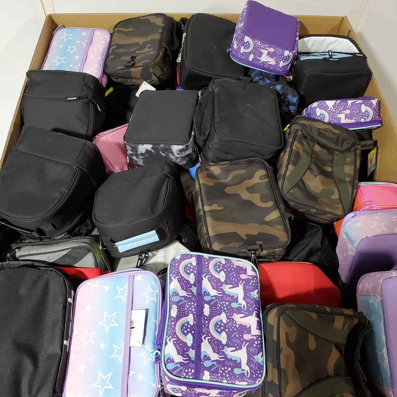 150 units of Lunch Bags - MSRP $2,149 - Returns (Lot # 843109)