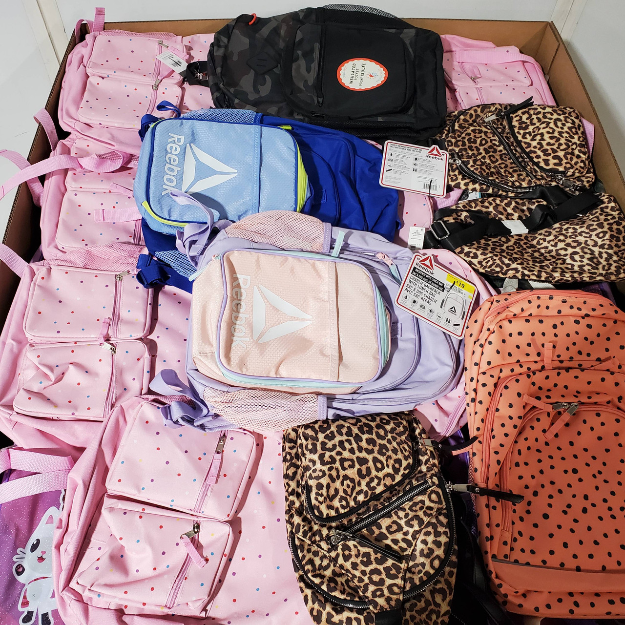 208 units of Luggages & Bags - MSRP $4,561 - Returns (Lot # 844138)