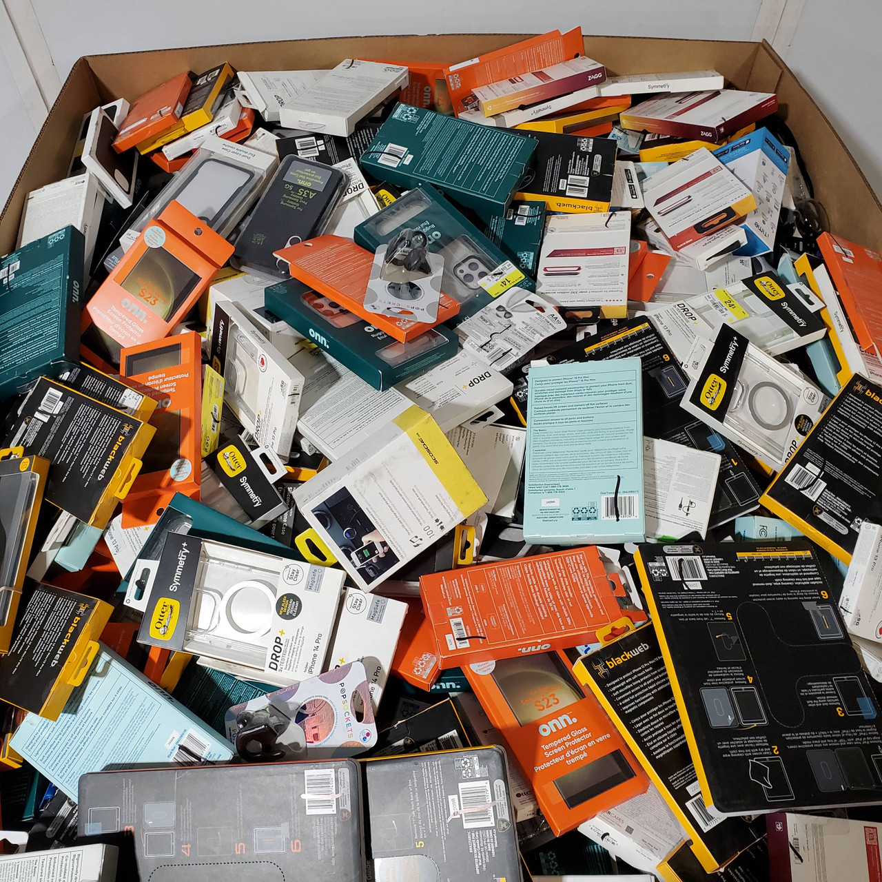 1388 units of Electronic Accessories - MSRP $46,599 - Returns (Lot # 850503)