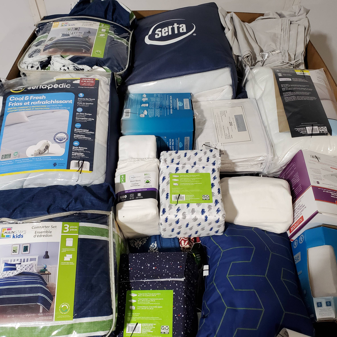 120 units of Bedding - MSRP $4,252 - Returns (Lot # 854629)