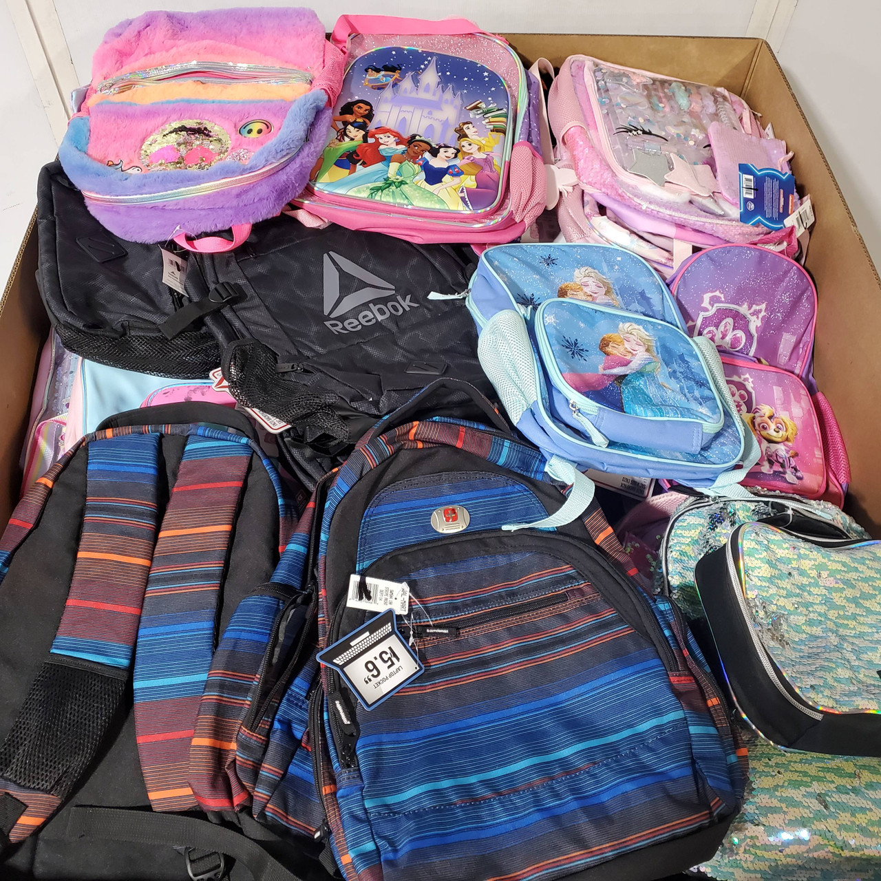 212 units of Luggages & Bags - MSRP $5,067 - Returns (Lot # 857632)