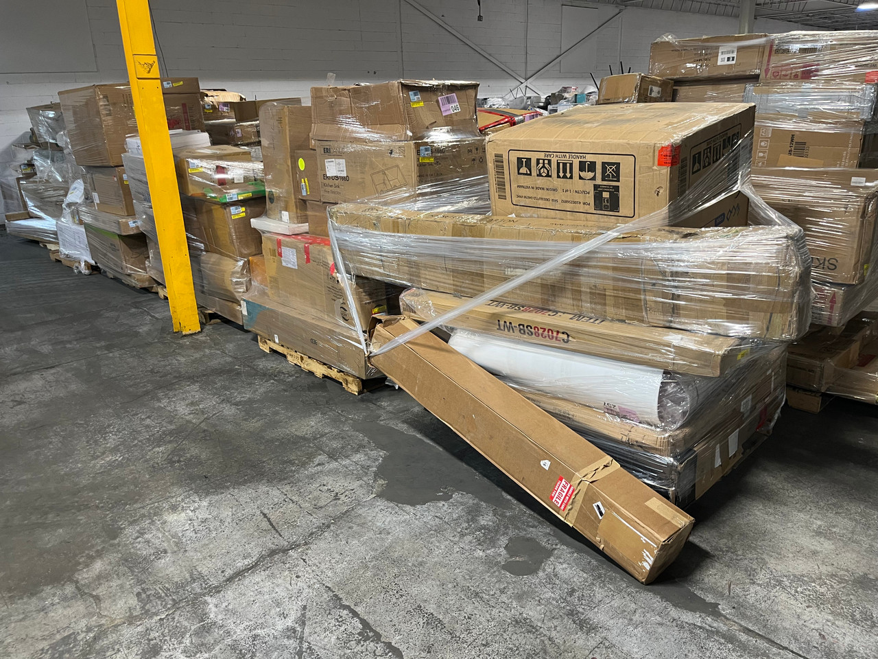 244 units of Furniture & More - MSRP $118,766 - Returns (Lot