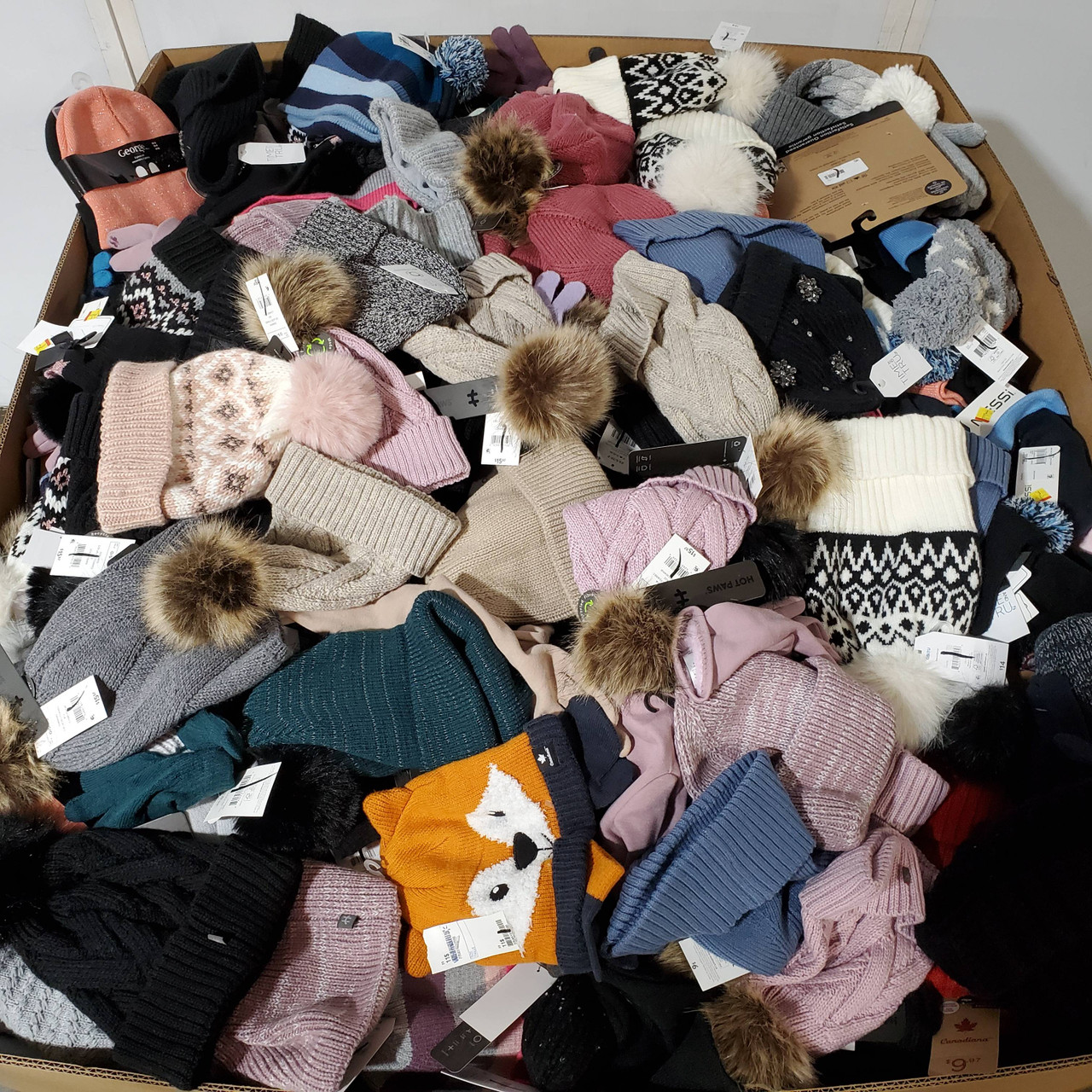 1644 units of Winter Clothing Accessories - MSRP $15,044 - Returns (Lot # 868508)