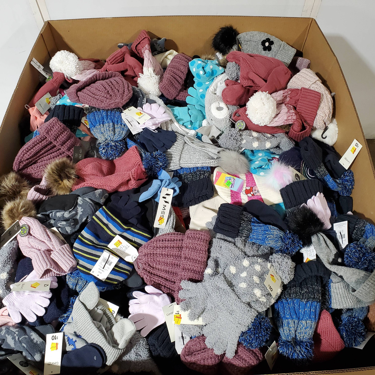 1433 units of Winter Clothing Accessories - MSRP $14,054 - Returns (Lot # 878002)
