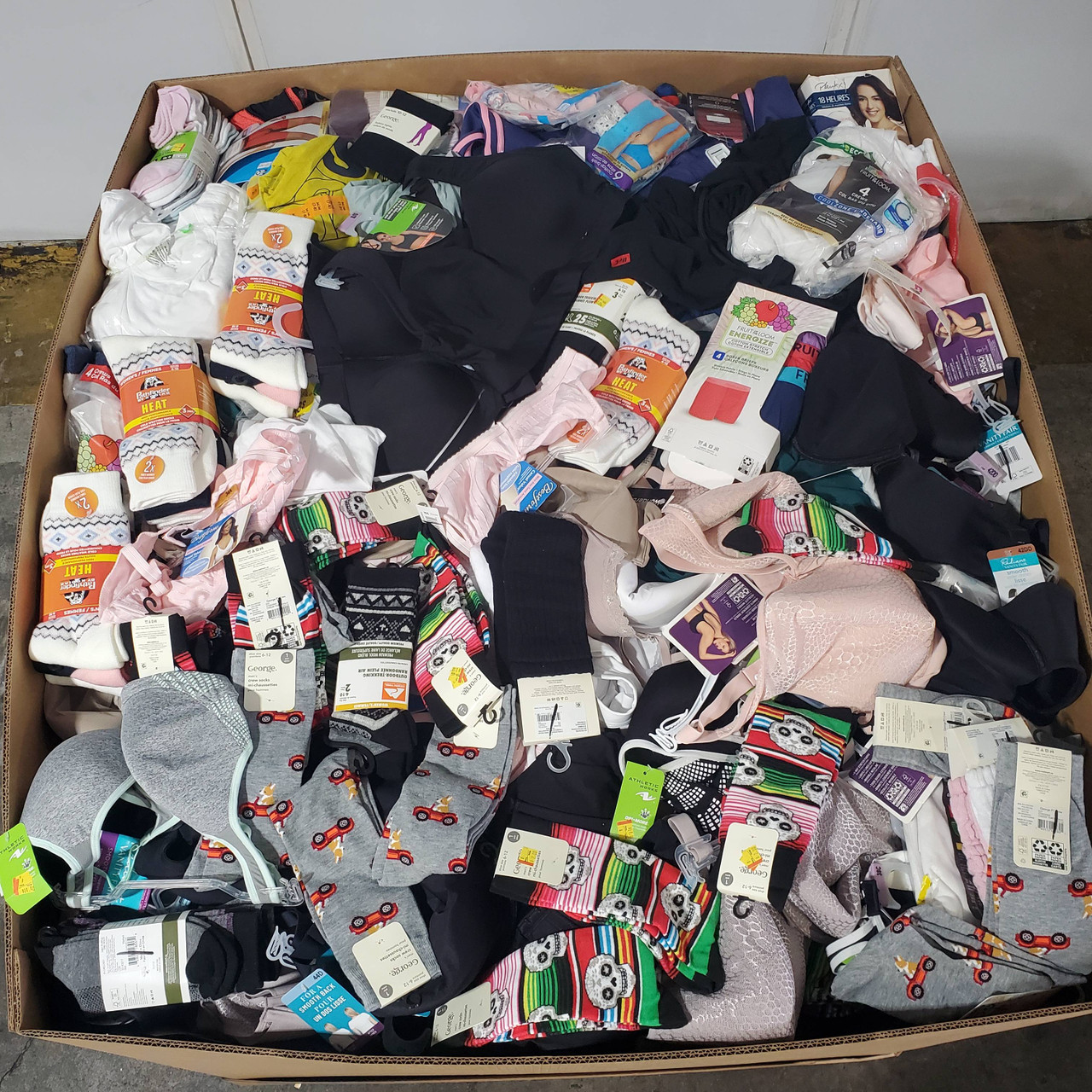 1110 units of Clothing & Accessories - MSRP $16,364 - Returns (Lot # 889824)