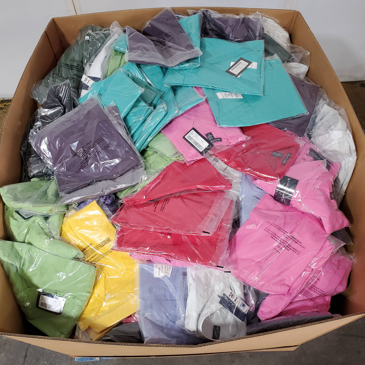 658 units of Clothing & Accessories - MSRP $32,564 - Brand New (Lot # 879305)