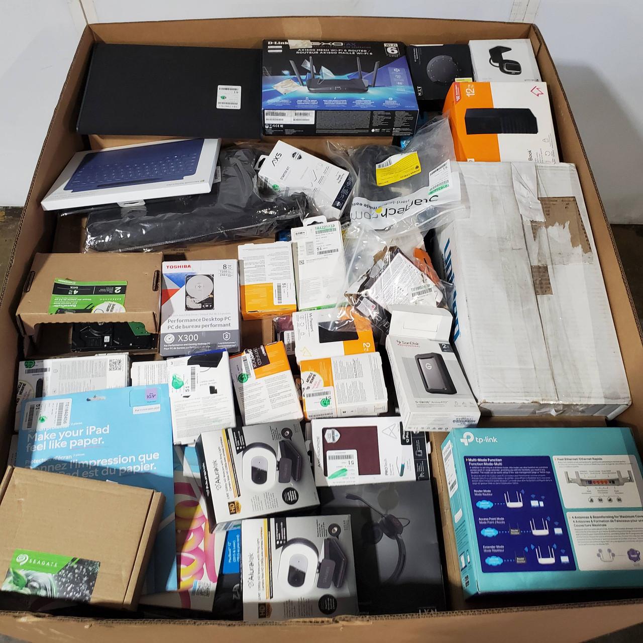 314 units of Electronics & Accessories - MSRP $25,162 - Returns (Lot # 882904)