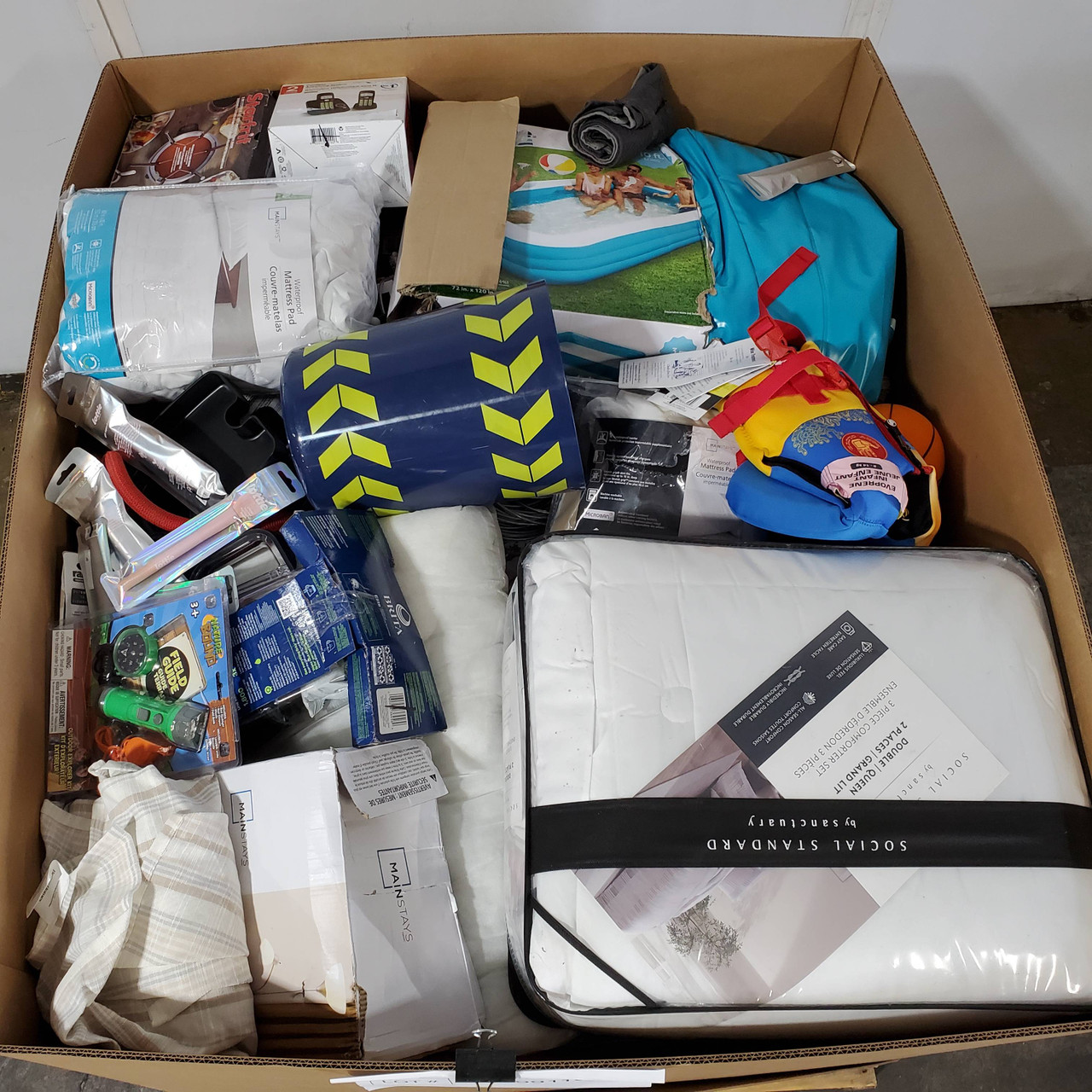 116 units of General Merchandise (Mix) - MSRP $2,050 - Returns (Lot # 899116)