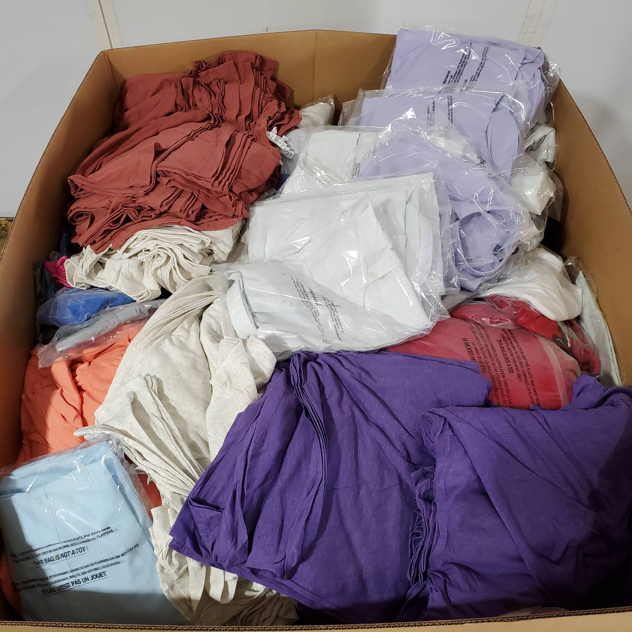 889 units of Clothing & Accessories - MSRP $37,180 - Brand New (Lot # 891469)