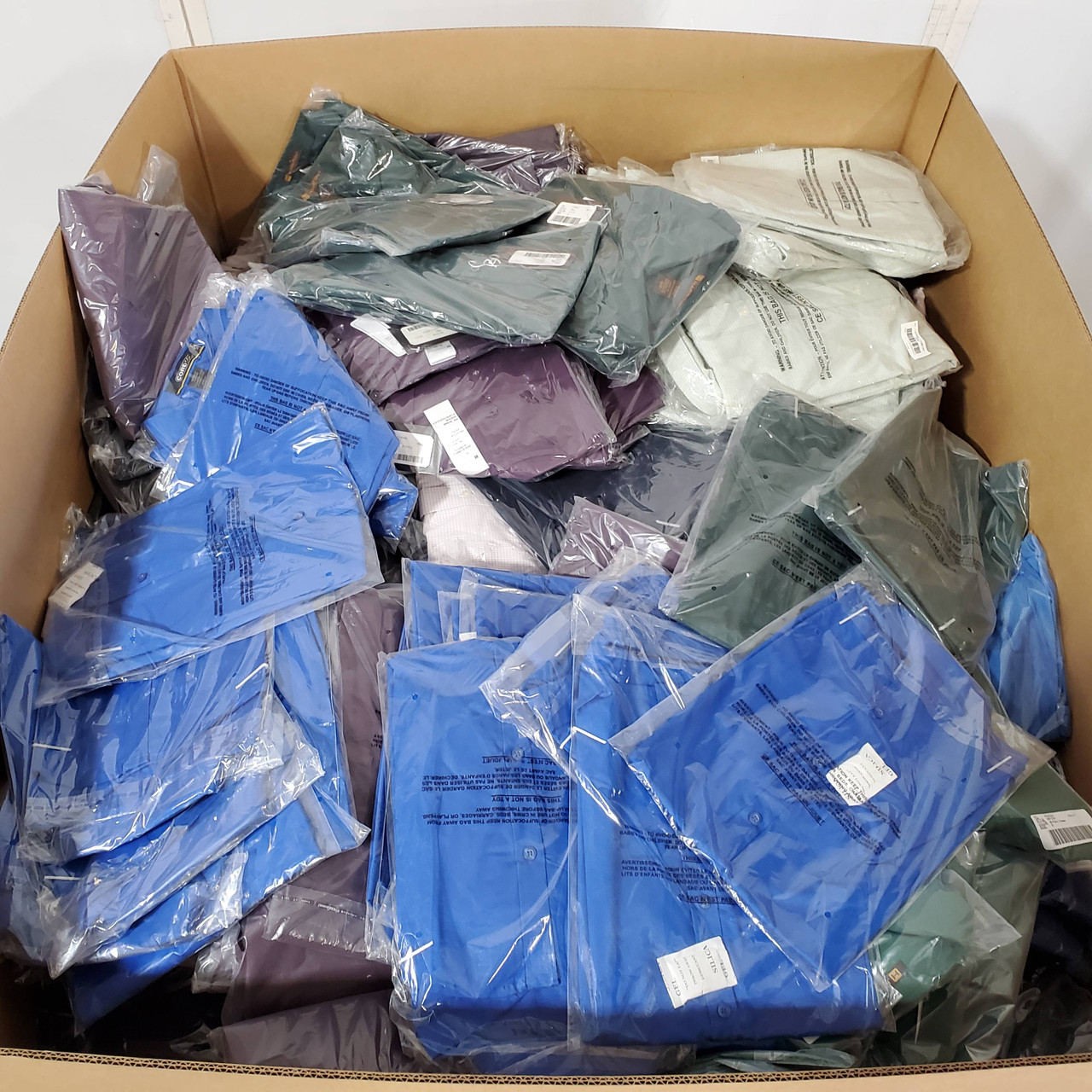 652 units of Clothing & Accessories - MSRP $32,328 - Brand New (Lot # 891470)