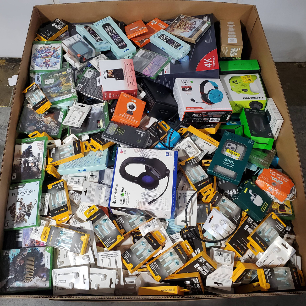 417 units of Electronics & Acc (Mix) - MSRP $16,689 - Returns (Lot # 904004)