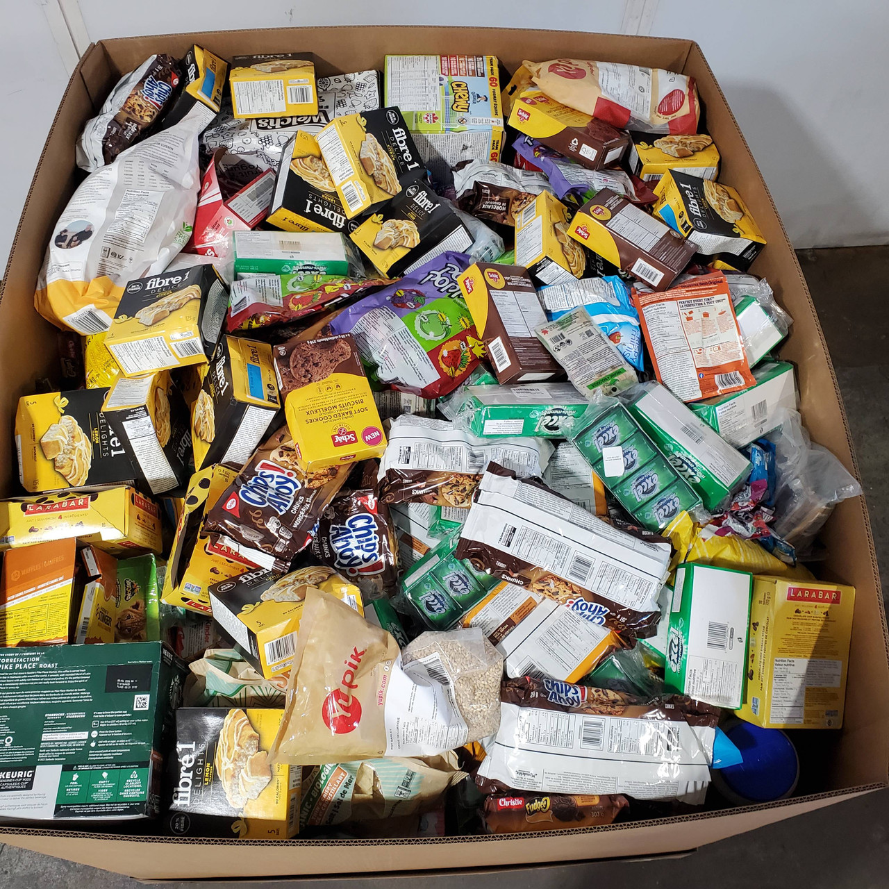 441 units of Grocery (Mix) - MSRP $5,345 - Like New (Lot # 898546)