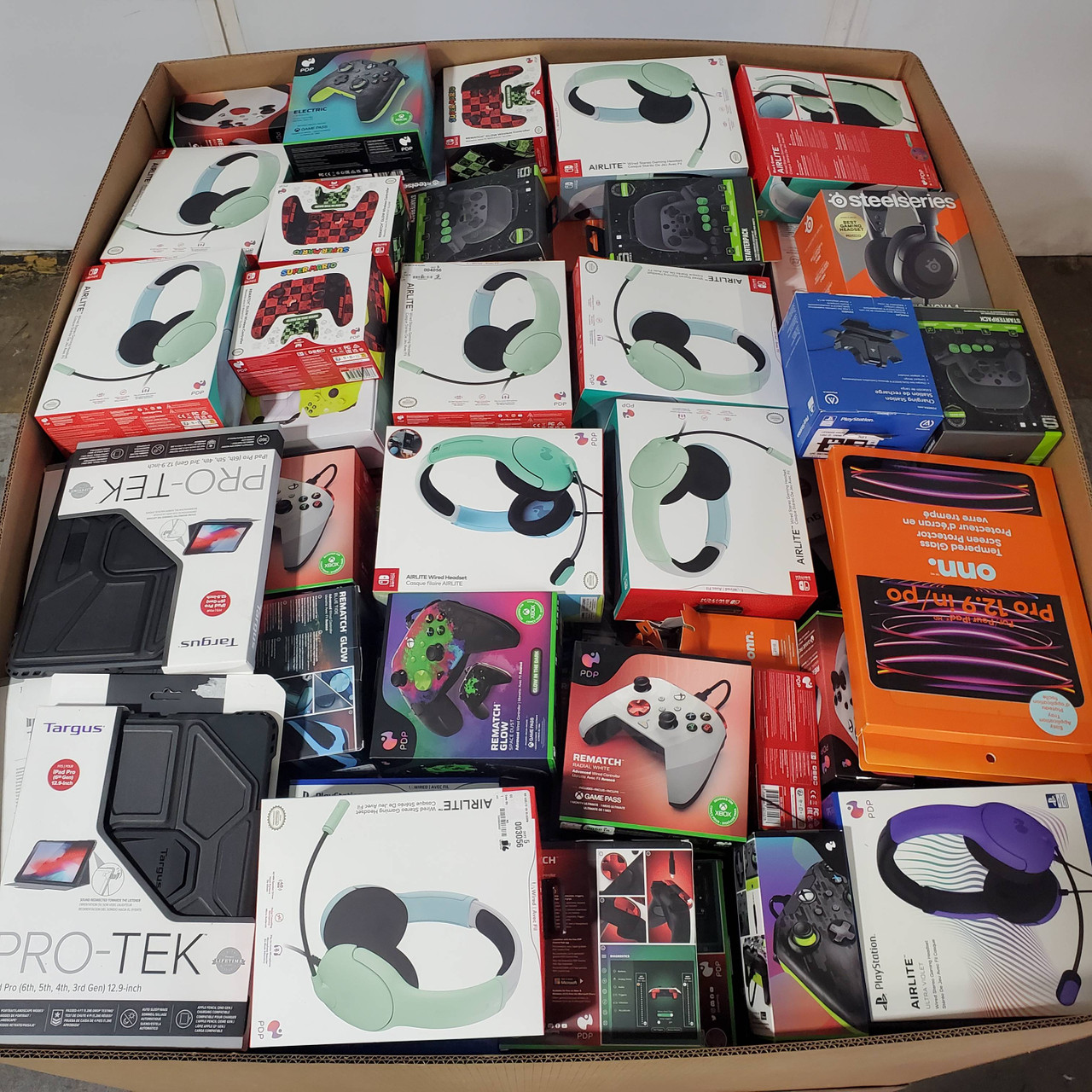 555 units of Electronics & Acc (Mix) - MSRP $21,883 - Returns (Lot # 917940)