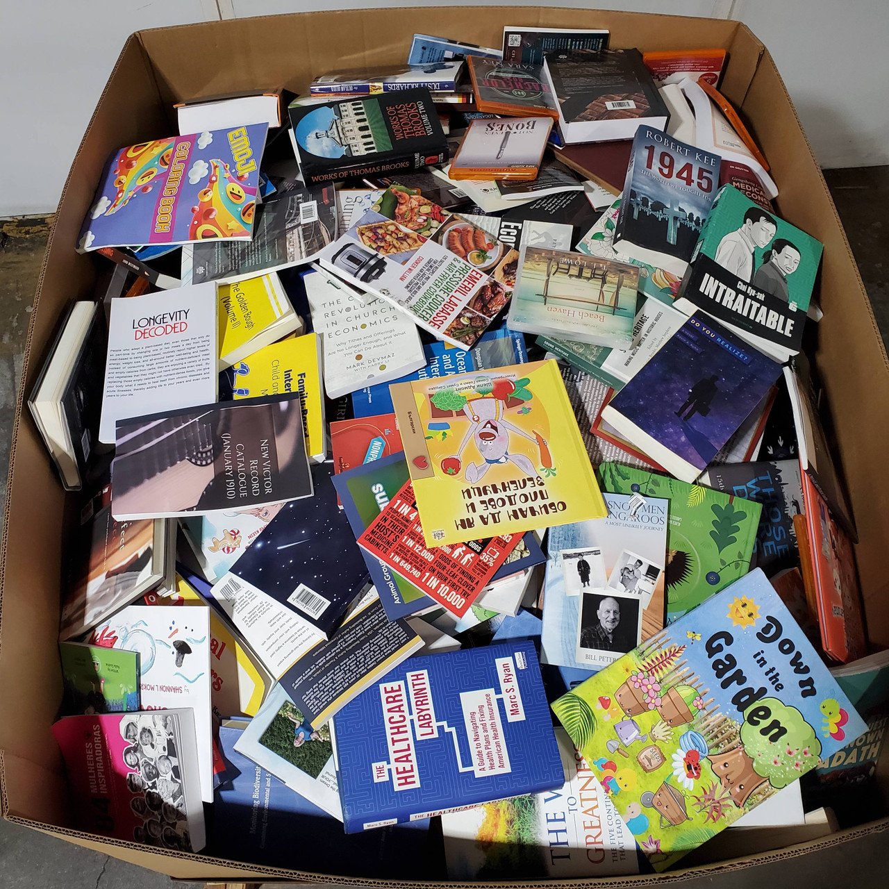 1045 units of Books - MSRP $47,019 - Like New (Lot # 9063186)
