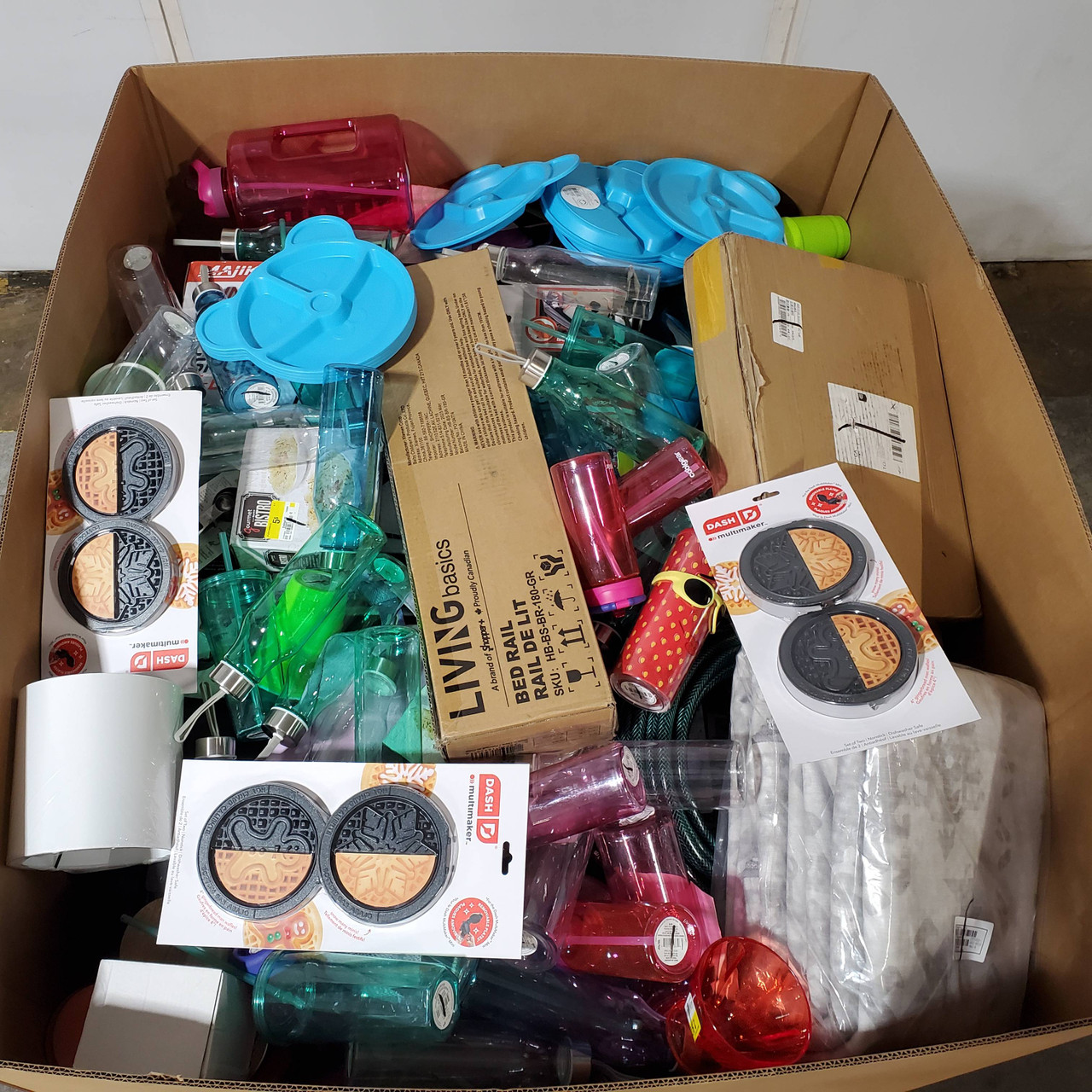301 units of General Merchandise (Mix) - MSRP $1,851 - Returns (Lot # 9221224)