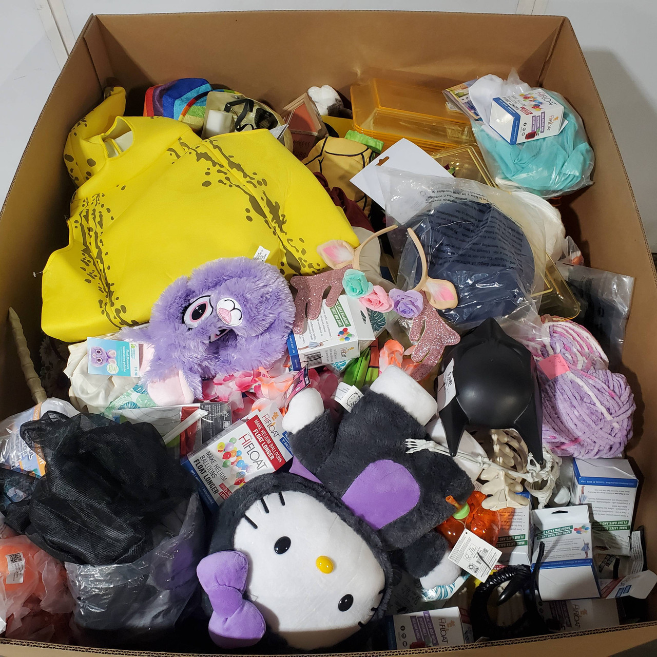 357 units of Holidays & Party - MSRP $2,937 - Returns (Lot # 916302)