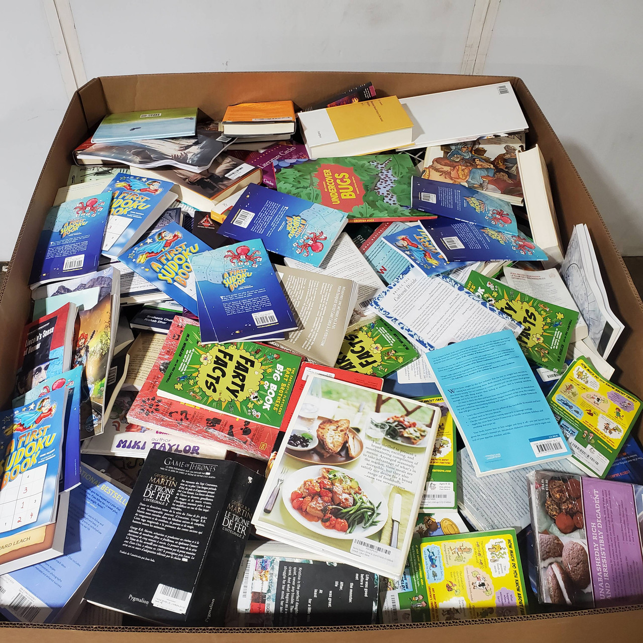 807 units of Books - MSRP $15,984 - Like New (Lot # 906502) 807 units of Books - MSRP $15,984 - Like New (Lot # 906502)