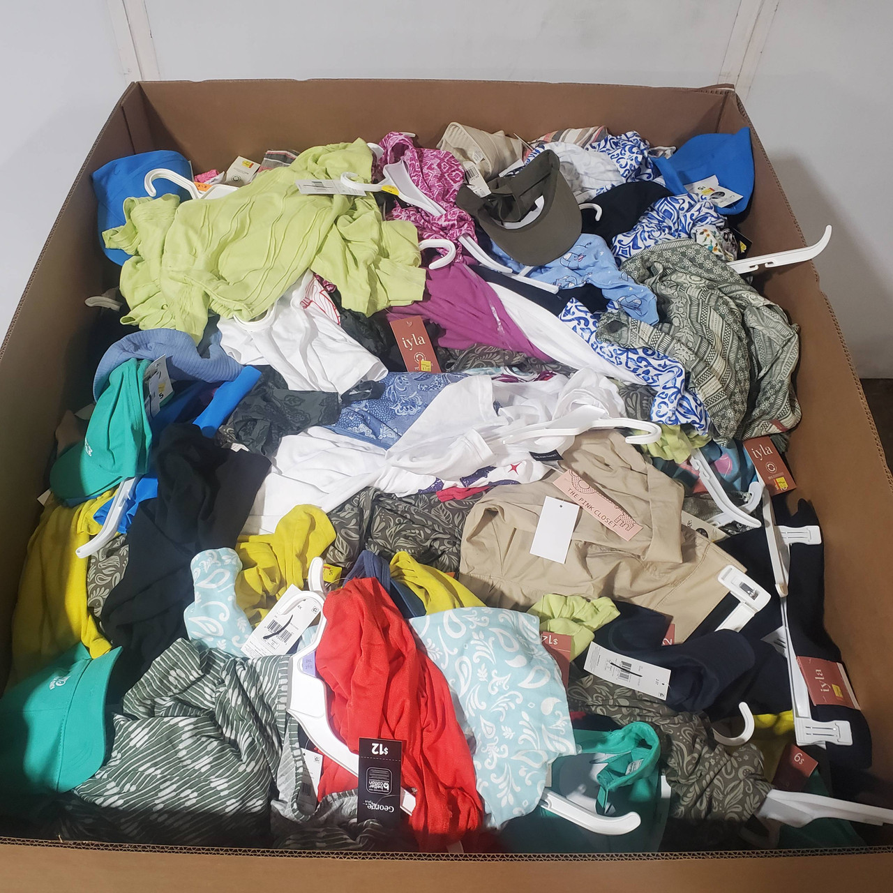710 units of Clothing & Accessories - MSRP $8,915 - Returns (Lot # 929802)