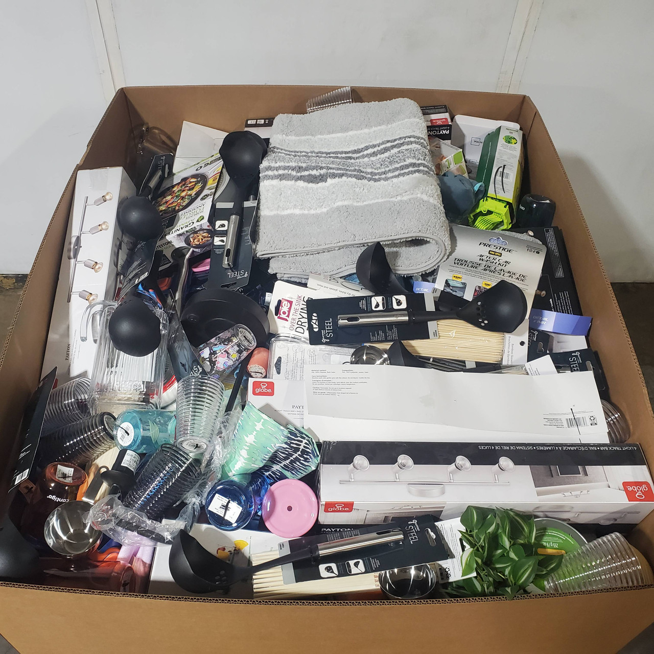 212 units of General Merchandise (Mix) - MSRP $4,029 - Returns (Lot # 934704)