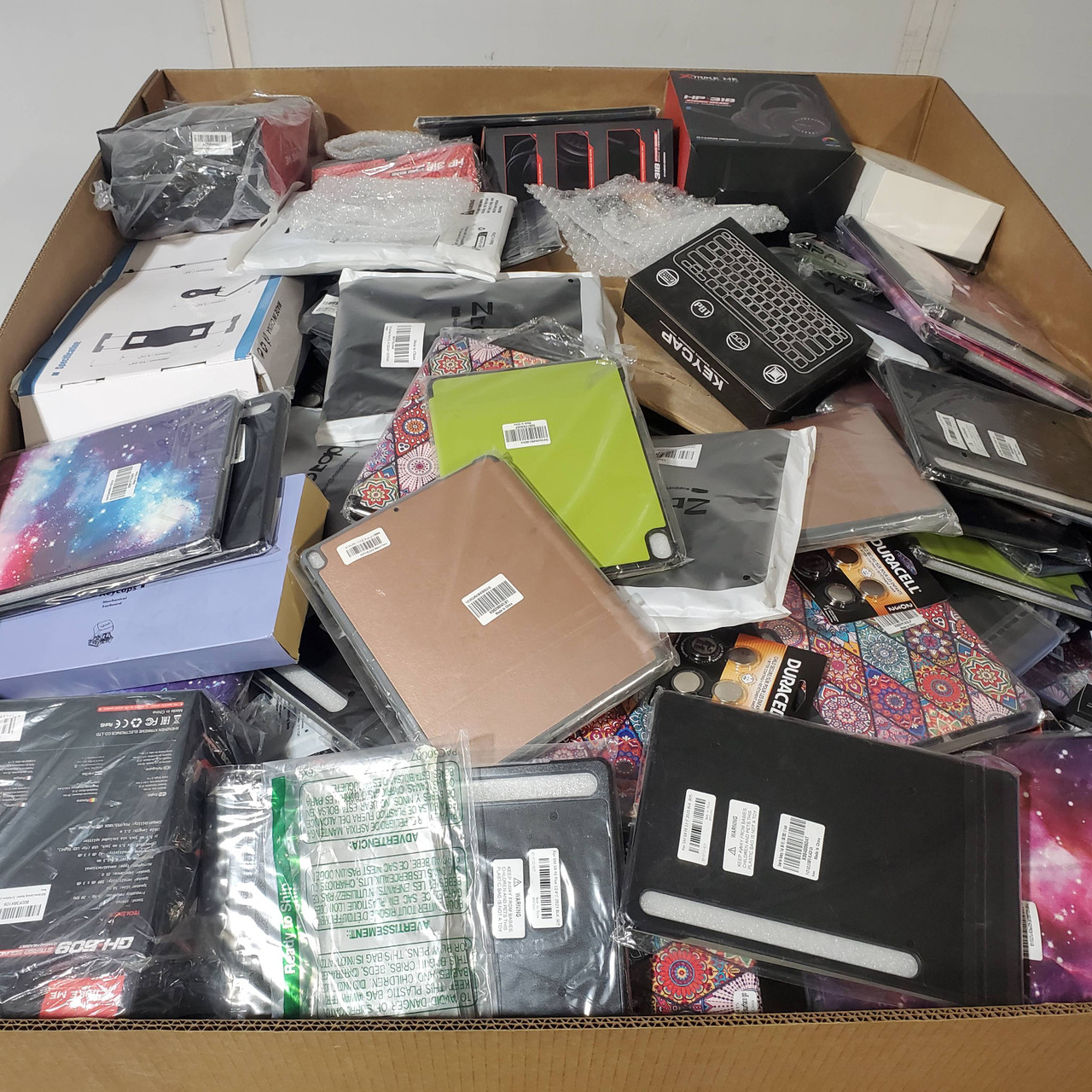 1046 units of Electronics & Acc (Mix) - MSRP $15,849 - Returns (Lot # 897827)