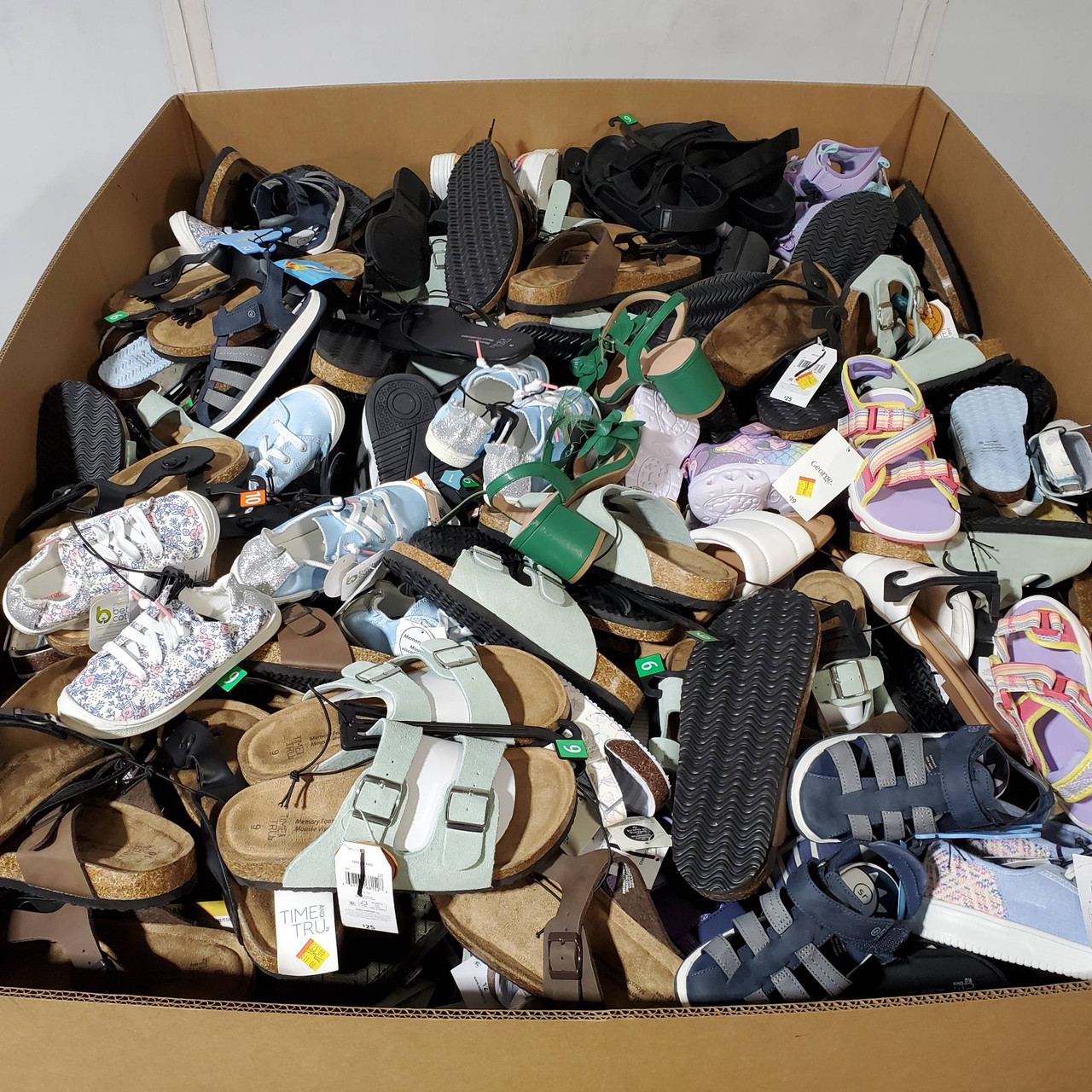 295 units of Shoes (pair) - MSRP $7,217 - Returns (Lot # 938405)