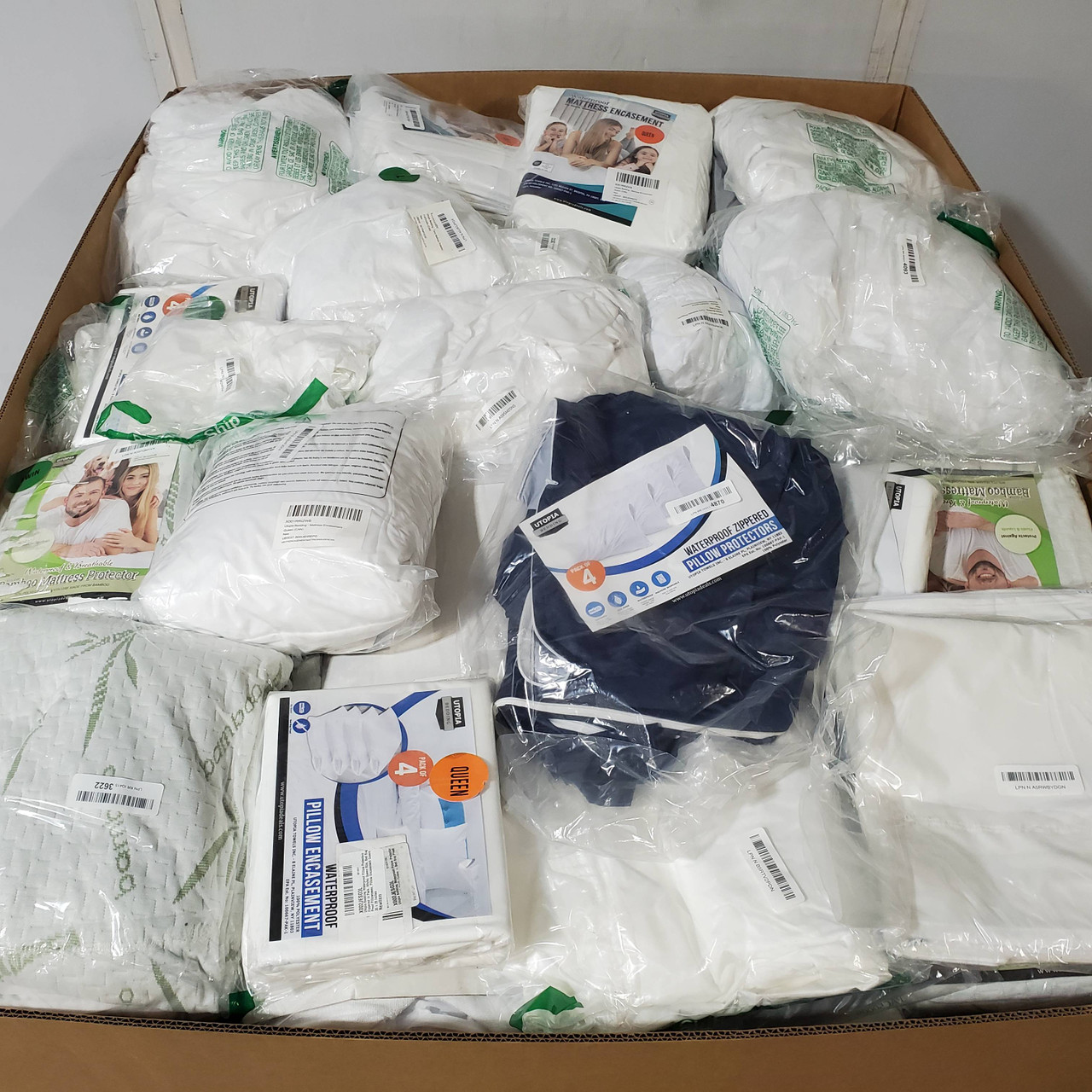 155 units of Bedding - MSRP $4,265 - Returns (Lot # 921140)