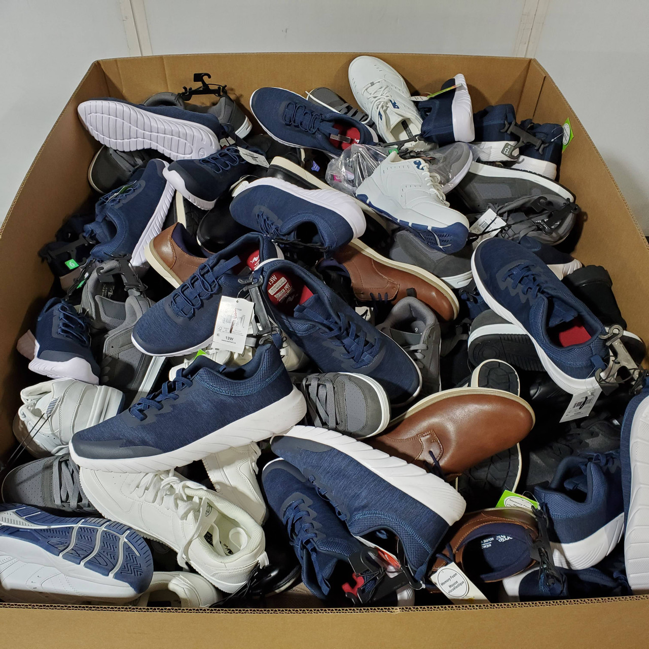 209 units of Shoes (pair) - MSRP $6,187 - Returns (Lot # 939225)