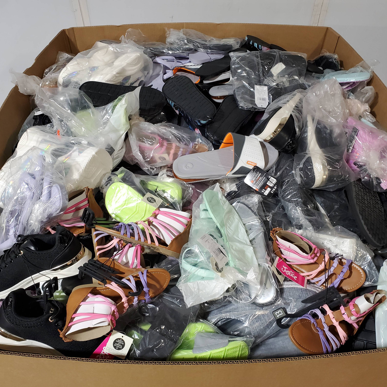 327 units of Shoes (pair) - MSRP $8,856 - Returns (Lot # 940905)