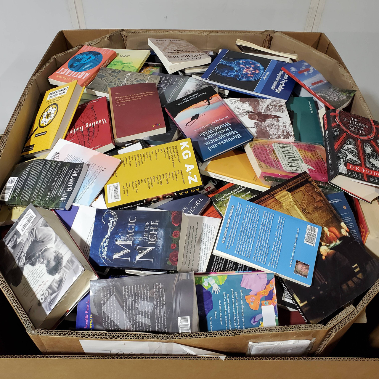 793 units of Books - MSRP $30,319 - Like New (Lot # 911401)