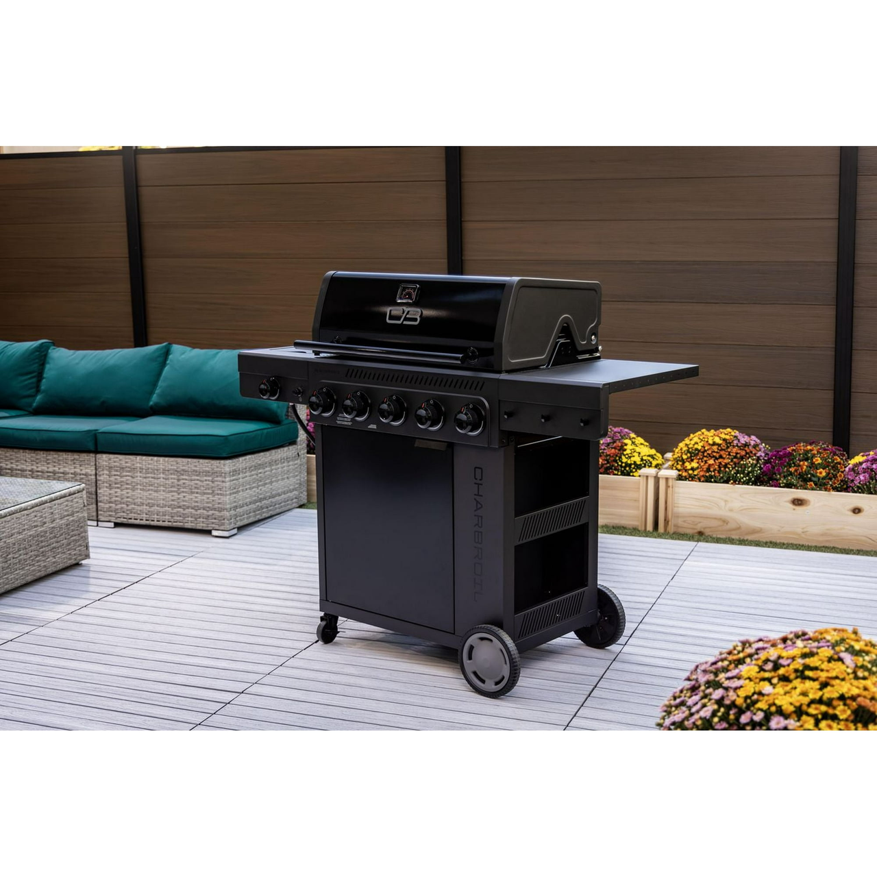4 units of Charbroil Performance Series Flavormax 5 Burner Gas Grill - MSRP $2,392 - Like New (Lot # 941414)