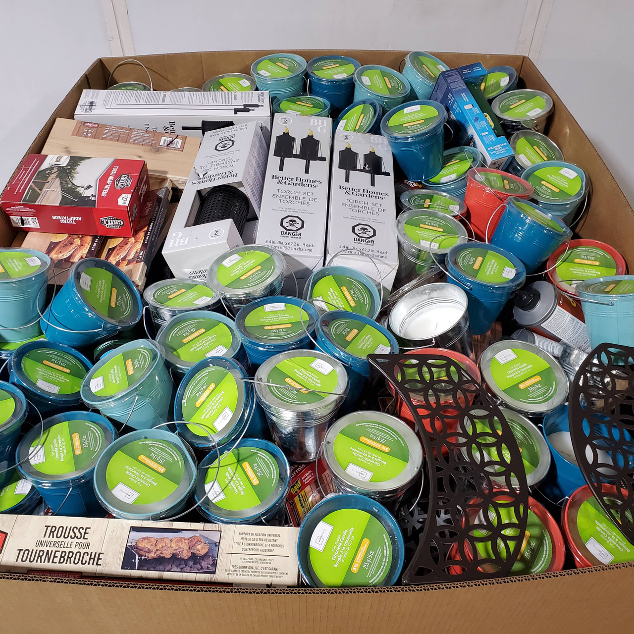 375 units of Garden & Accessories - MSRP $5,496 - Returns (Lot # 943607)