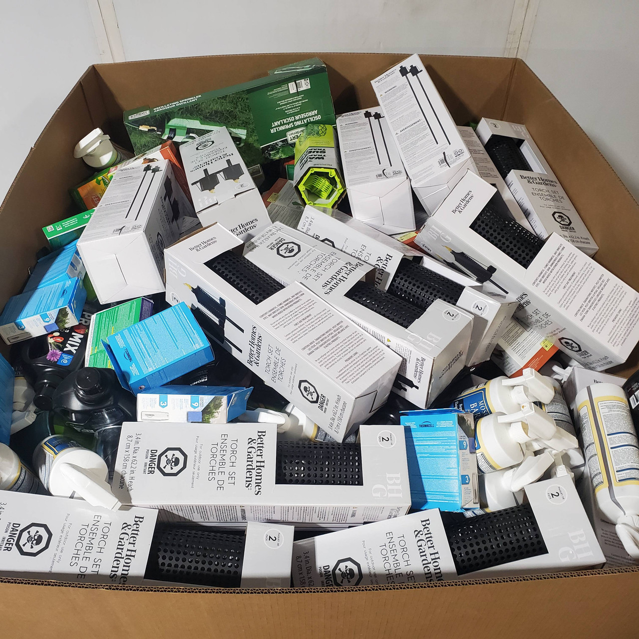 379 units of Garden & Accessories - MSRP $5,498 - Returns (Lot # 944005)