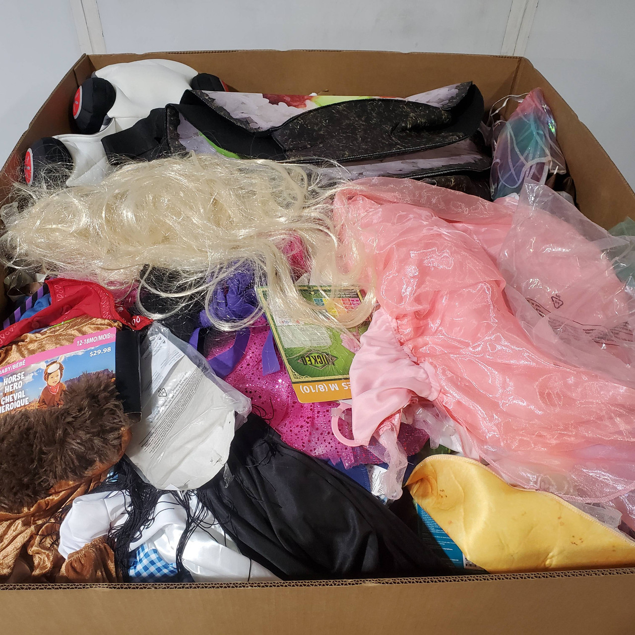 431 units of Holidays & Party - MSRP $4,032 - Returns (Lot # 946011)