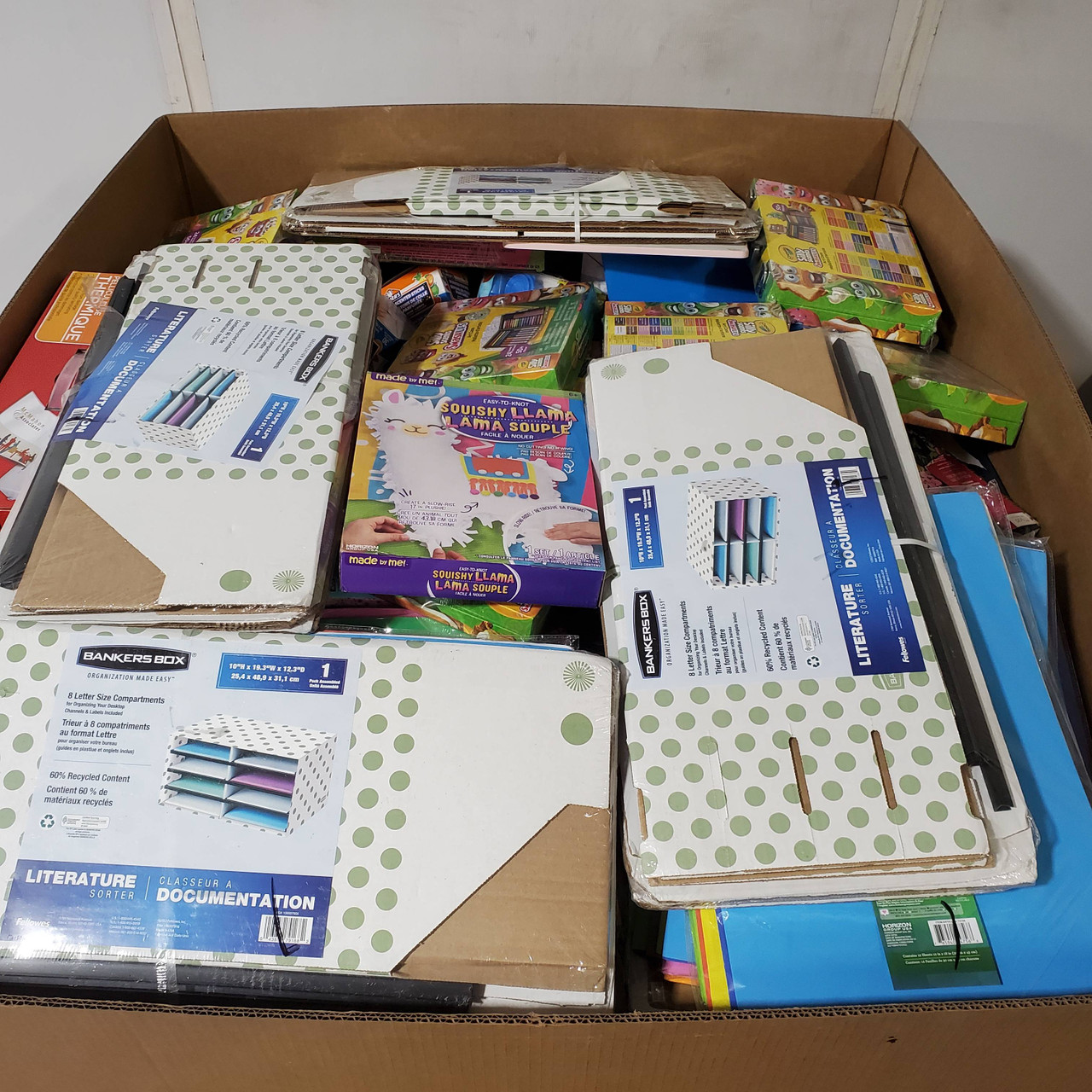 960 units of Office & School Supplies - MSRP $7,158 - Returns (Lot # 940821)