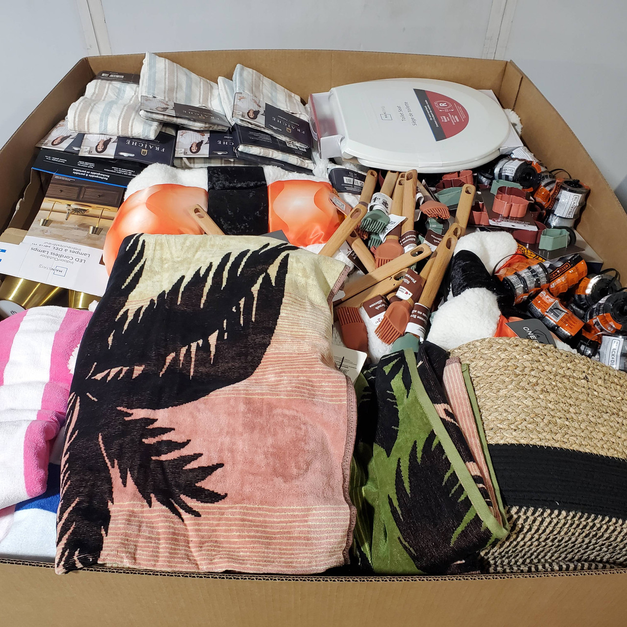 348 units of Home Products - MSRP $4,479 - Returns (Lot # 946320)