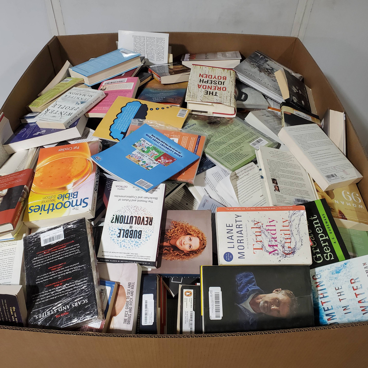 883 units of Books - MSRP $23,801 - Like New (Lot # 943101)