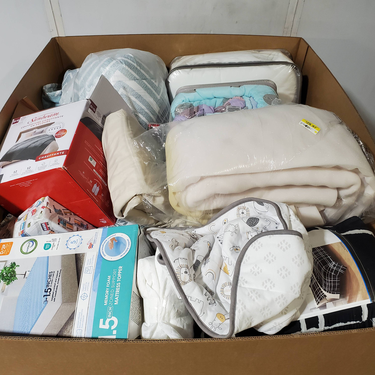29 units of Bedding - MSRP $1,404 - Returns (Lot # 948109)